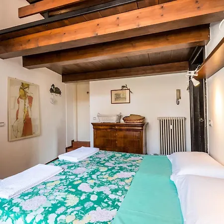 Terrace With A View! Moltrasio